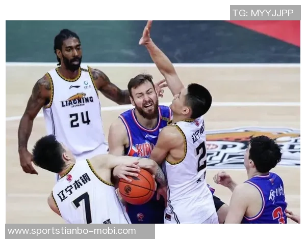 弗兰克解析西蒙斯替补原因强调联赛杯表现影响决策 弗兰克解析西蒙斯替补原因强调联赛杯表现影响决策