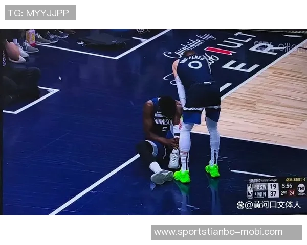 爱德华兹因进攻犯规被罚下场麦戈文斯遭遇犯规困扰影响比赛走势